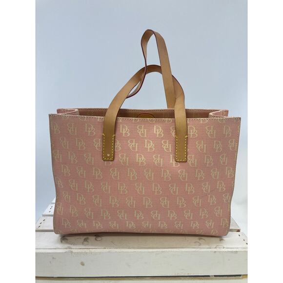 DOONEY & BOURKE LIGHT PINK SIGNATURE PRINT CANVAS  SHOULDER BAG - Picture 6 of 16